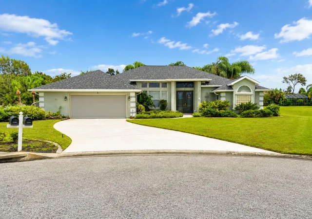 Single family home for sale at 8 Tropic Lake Way, Ormond Beach, FL 32174 | MLS# B26070998