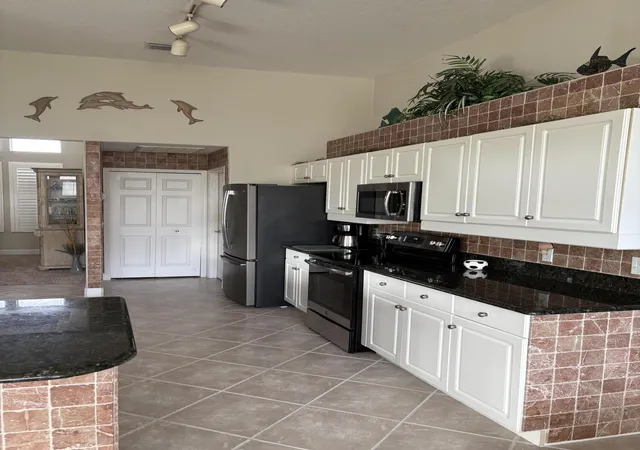Photo 2 of Single family home for sale at 8 Tropic Lake Way, Ormond Beach, FL 32174 | MLS# B26070998 | Listing updated on 2026-09-15