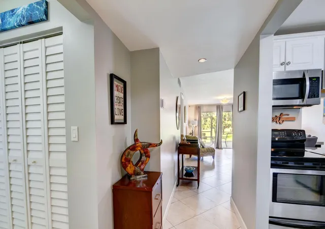 Listing Photo 4 - Condo for sale in building located at 2700 Fiore Wy, Delray Beach, FL 33445 - Unit #106