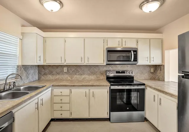 Photo 3 of Condo for sale at 9480 Tangerine Pl #402, Davie, FL 33324 | MLS# B26071113 | Listing updated on 2026-09-14