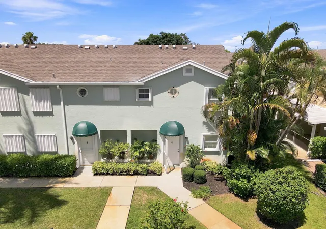 Townhouse for sale at 211 Waterside Dr, Hypoluxo, FL 33462 | MLS# B26071158
