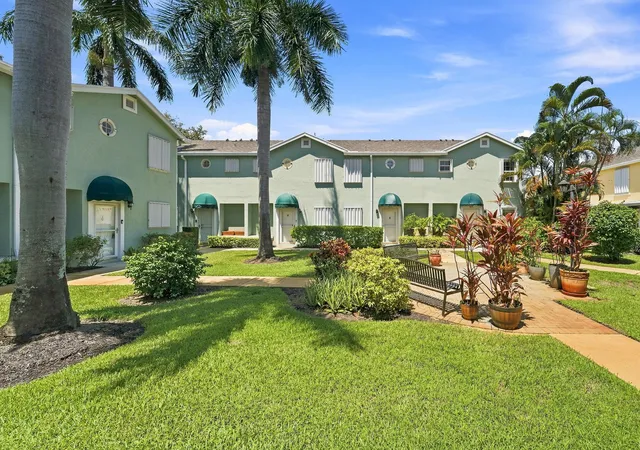 Photo 4 of Townhouse for sale at 211 Waterside Dr, Hypoluxo, FL 33462 | MLS# B26071158 | Listing updated on 2026-09-15