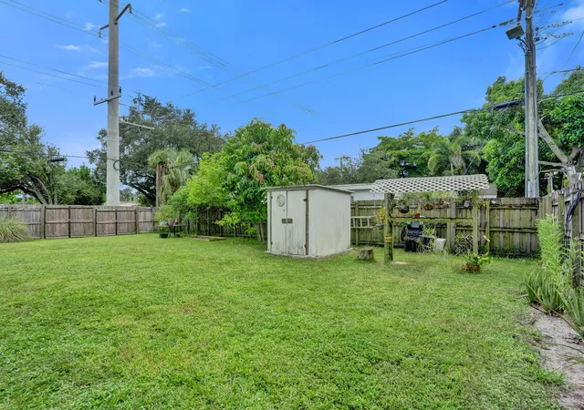 Photo 4 of Single family home for sale at 6400 Park St, Hollywood, FL 33024 | MLS# B26071162 | Listing updated on 2026-09-24