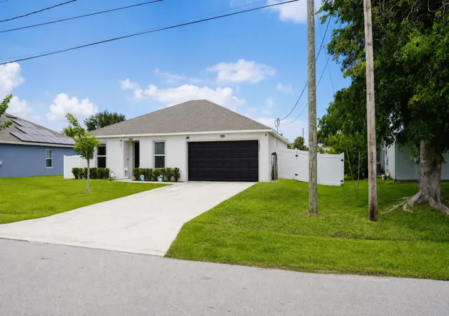 Photo 2 of Single family home for sale at 1921 Se Joyner Cir, Port Saint Lucie, FL 34952 | MLS# B26071212 | Listing updated on 2026-09-15