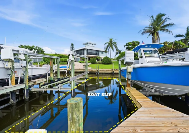 Photo 1 of Sale Pending at 4564 Se Robertson Rd, Stuart, FL 34997 | MLS# B26071251 | Listing updated on 2026-09-20
