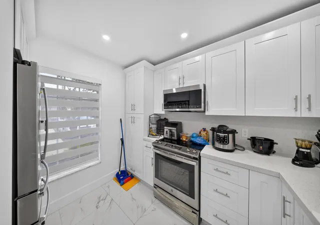 Photo 2 of Single family home for sale at 265 Cape Cod Cir, Lake Worth, FL 33467 | MLS# B26071271 | Listing updated on 2026-09-15