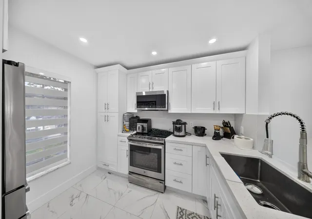 Photo 4 of House for sale at 265 Cape Cod Cir, Lake Worth, FL 33467 | MLS# B26071271 | Listing updated on 2026-09-15