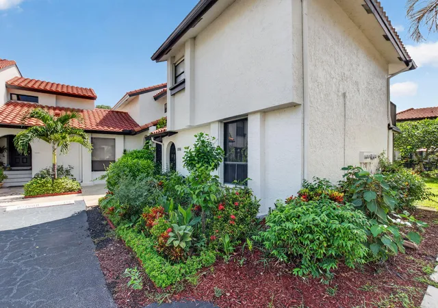 Photo 3 of Condo for sale at 5726 Fox Holw Dr #G, Boca Raton, FL 33486 | MLS# B26071339 | Listing updated on 2026-09-13