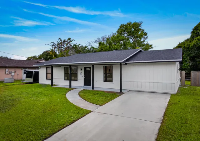 Photo 2 of Single family home for sale at 6101 Balsam Dr, Fort Pierce, FL 34982 | MLS# B26071369 | Listing updated on 2026-10-07