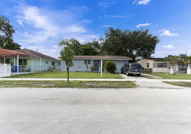 Photo 2 of Single family home for sale at 6714 Atlanta St, Hollywood, FL 33024 | MLS# B26071547 | Listing updated on 2026-09-15