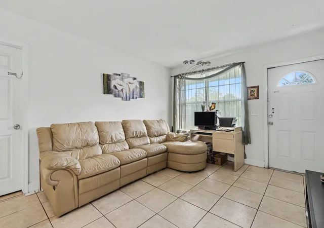 Photo 3 of Single family home for sale at 6714 Atlanta St, Hollywood, FL 33024 | MLS# B26071547 | Listing updated on 2026-09-15