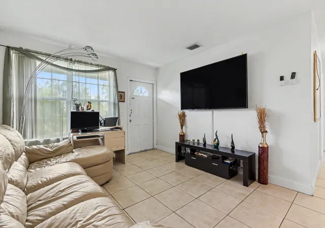 Photo 4 of Single family home for sale at 6714 Atlanta St, Hollywood, FL 33024 | MLS# B26071547 | Listing updated on 2026-09-15