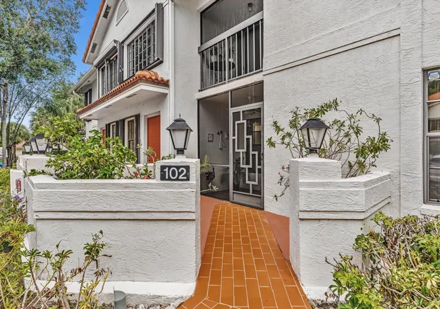 Listing Photo 4 - Condo for sale in building located at 9632 Sills Dr E, Boynton Beach, FL 33437 - Unit #102