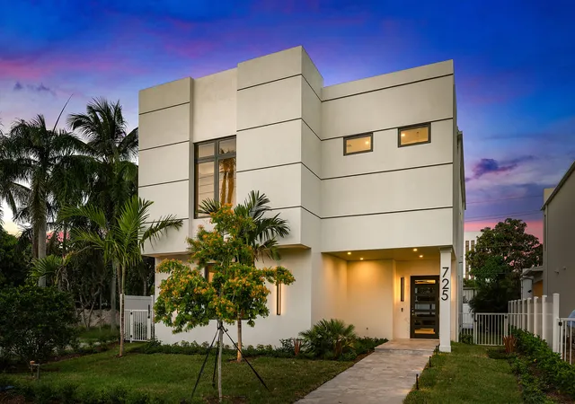 Single family home for sale at 715 SE 4th Avenue, Delray Beach, FL 33483 | MLS# B26071596