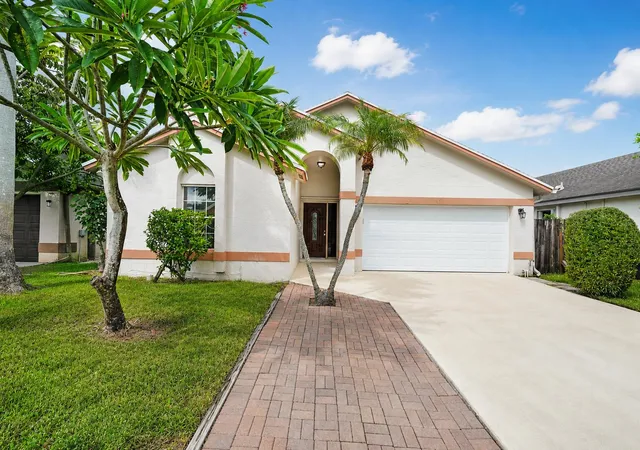 Photo 1 of Sale Pending at 1296 Waterway Cvs Dr, Wellington, FL 33414 | MLS# B26071641 | Listing updated on 2026-09-17
