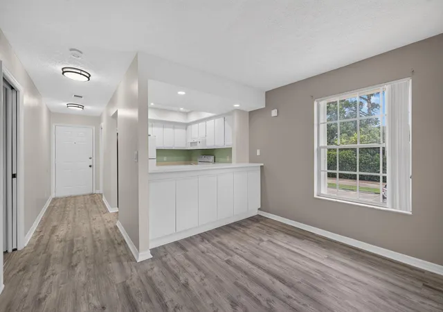 Listing Photo 4 - Condo for sale in building located at 803 Se Central Pkwy, Stuart, FL 34994 - Unit #9