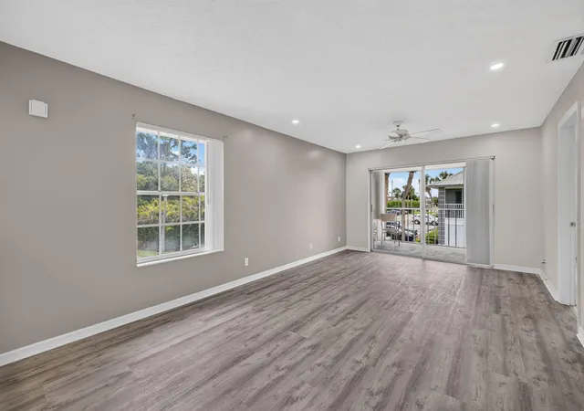 Listing Photo 5 - Condo for sale in building located at 803 Se Central Pkwy, Stuart, FL 34994 - Unit #9