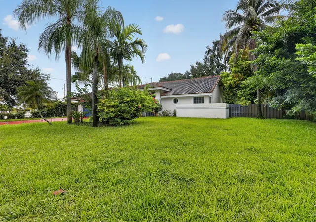 Photo 4 of Single family home for sale at 1770 Emilio Ln, West Palm Beach, FL 33406 | MLS# B26071763 | Listing updated on 2026-09-14