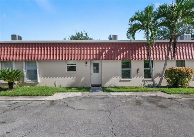 Photo 1 of Sale Pending at 892 Worcester Ln #B, Lake Worth, FL 33467 | MLS# B26071783 | Listing updated on 2026-09-16