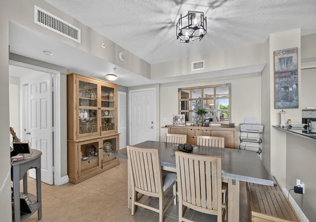 Listing Photo 5 - Condo for sale in building located at 700 E Boynton Bch Blvd, Boynton Beach, FL 33435 - Unit #410