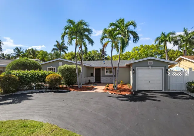 Photo 2 of Single family home for sale at 930 Se 10th Court, Pompano Beach, FL 33060 | MLS# B26071887 | Listing updated on 2026-09-13