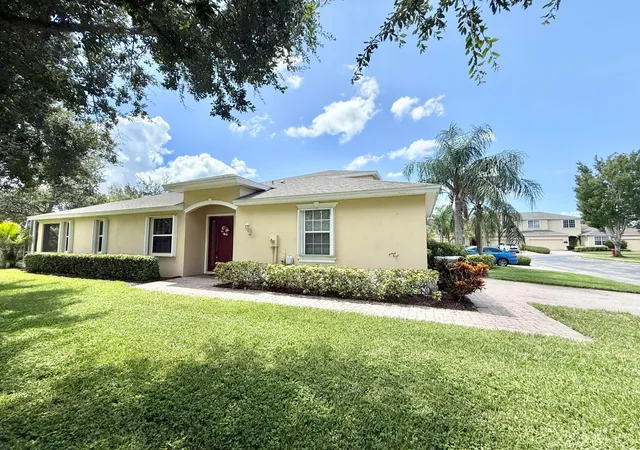 Photo 3 of Sale Pending at 6616 Liberty Pl, Vero Beach, FL 32966 | MLS# B26072013 | Listing updated on 2026-09-18
