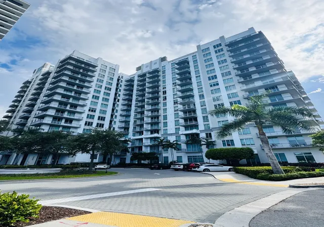 Photo 2 of Condo for sale at 300 S Australian Ave #702, West Palm Beach, FL 33401 | MLS# B26072023 | Listing updated on 2026-09-14