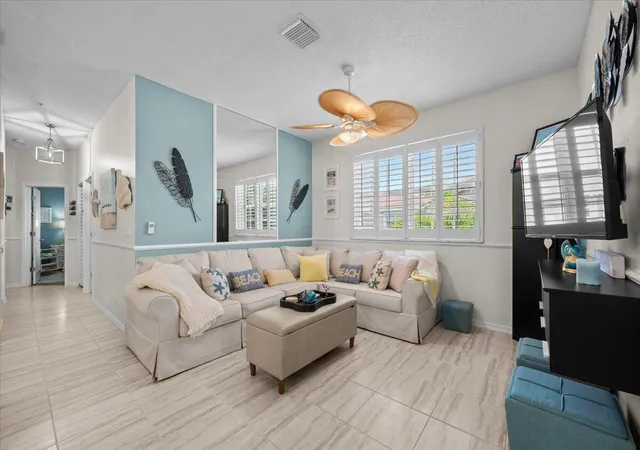 Listing Photo 5 - Condo for sale in building located at 113 Lighthouse Cir, Tequesta, FL 33469 - Unit #C