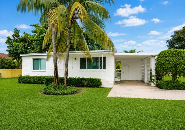 Photo 2 of Single family home for sale at 2516 Lorraine Ct, West Palm Beach, FL 33403 | MLS# B26072072 | Listing updated on 2026-09-14