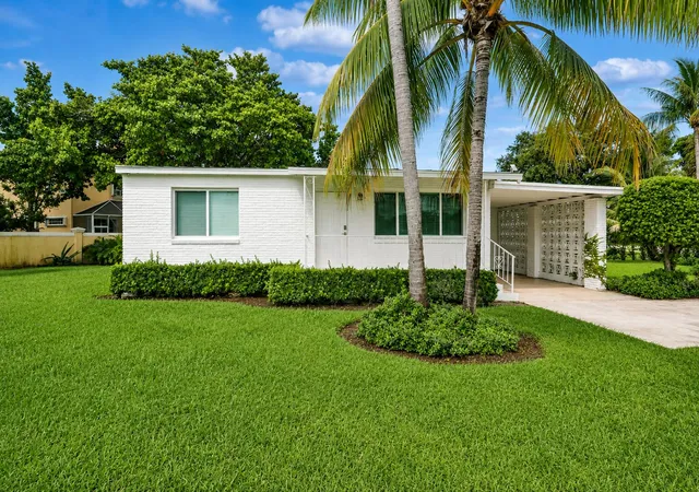 Photo 3 of Single family home for sale at 2516 Lorraine Ct, West Palm Beach, FL 33403 | MLS# B26072072 | Listing updated on 2026-09-14