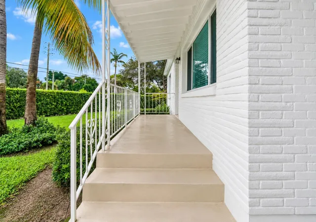 Photo 4 of Single family home for sale at 2516 Lorraine Ct, West Palm Beach, FL 33403 | MLS# B26072072 | Listing updated on 2026-09-14
