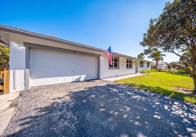 Photo 3 of Single family home for sale at 4910 SW 205th Avenue, Southwest Ranches, FL 33332 | MLS# B26072129 | Listing updated on 2026-09-15
