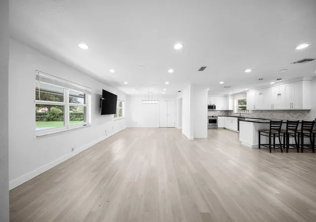 Photo 4 of Single family home for sale at 4910 SW 205th Avenue, Southwest Ranches, FL 33332 | MLS# B26072129 | Listing updated on 2026-09-15