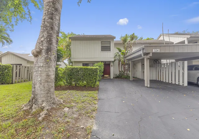 Photo 2 of Townhouse for sale at 534 Deer Crk Wildwood Ln E #534, Deerfield Beach, FL 33442 | MLS# B26072197 | Listing updated on 2026-10-04
