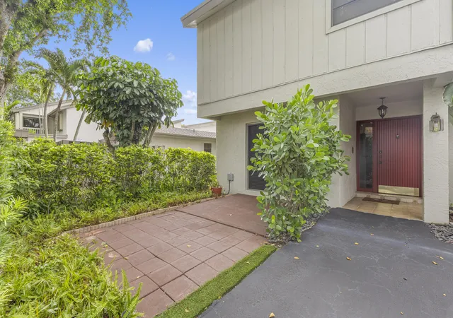 Photo 3 of Townhouse for sale at 534 Deer Crk Wildwood Ln E #534, Deerfield Beach, FL 33442 | MLS# B26072197 | Listing updated on 2026-10-04