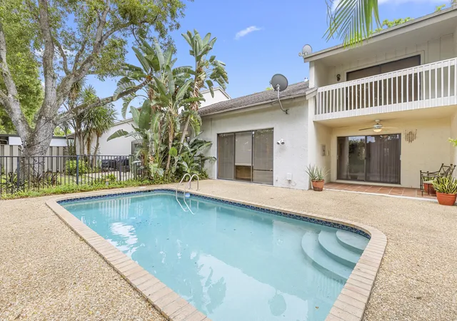 Photo 3 of Townhouse for sale at 534 Deer Crk Wildwood Ln E #534, Deerfield Beach, FL 33442 | MLS# B26072197 | Listing updated on 2026-10-04