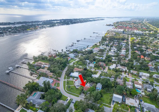 Photo 1 of Single family home for sale at 545 S Lake Dr, Lantana, FL 33462 | MLS# B26072207 | Listing updated on 2026-09-14