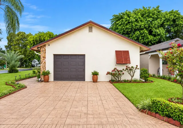 Photo 3 of Single family home for sale at 5611 Sw 97th Terrace, Cooper City, FL 33328 | MLS# B26072216 | Listing updated on 2026-09-16