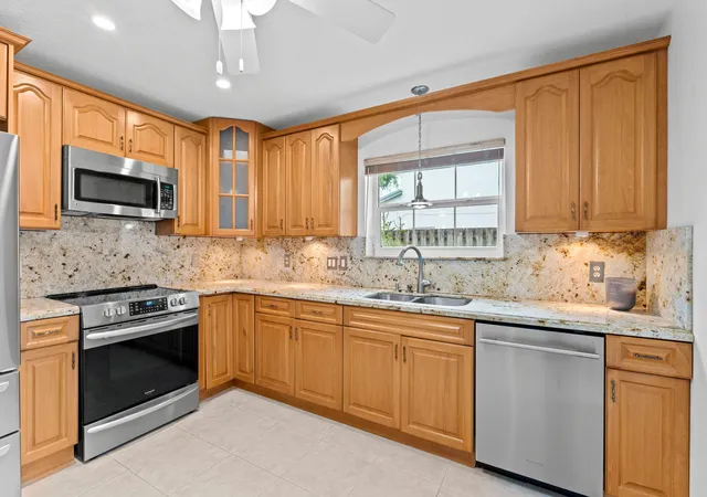 Photo 4 of Single family home for sale at 5611 SW 97th Terrace, Cooper City, FL 33328 | MLS# B26072216 | Listing updated on 2026-09-16