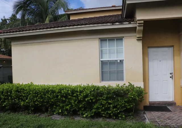 Photo 3 of Single family home for sale at 613 Nw 21st Avenue, Pompano Beach, FL 33069 | MLS# B26072219 | Listing updated on 2026-09-15