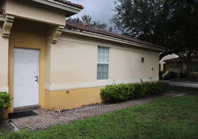 Photo 3 of Single family home for sale at 613 NW 21st Avenue, Pompano Beach, FL 33069 | MLS# B26072219 | Listing updated on 2026-09-15