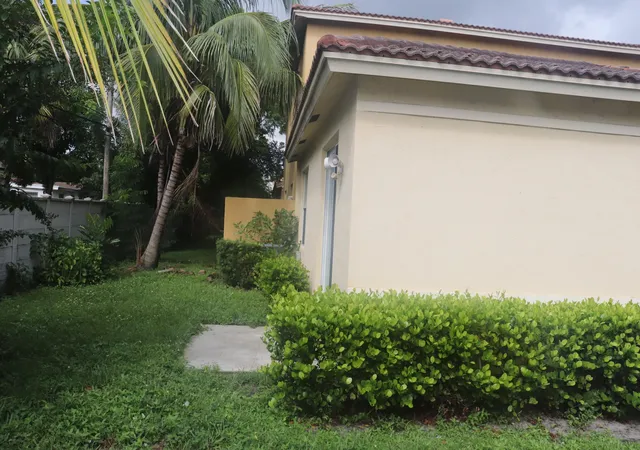 Photo 4 of Single family home for sale at 613 NW 21st Avenue, Pompano Beach, FL 33069 | MLS# B26072219 | Listing updated on 2026-09-15