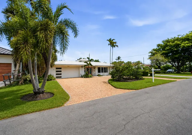 Photo 3 of Single family home for sale at 4710 Ne 27th Avenue, Fort Lauderdale, FL 33308 | MLS# B26072234 | Listing updated on 2026-09-13