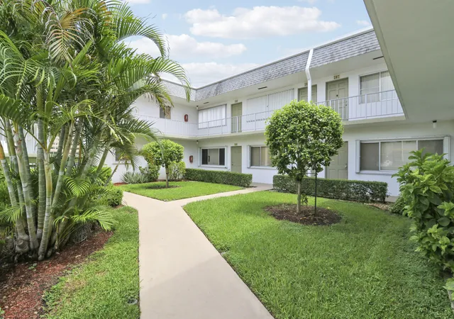 Photo 2 of Condo for sale at 3040 Lake Osborne Dr #109, Lake Worth Beach, FL 33461 | MLS# B26072394 | Listing updated on 2026-09-14
