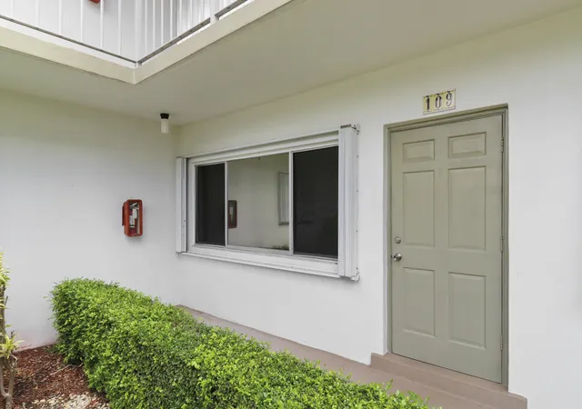Photo 3 of Condo for sale at 3040 Lake Osborne Dr #109, Lake Worth Beach, FL 33461 | MLS# B26072394 | Listing updated on 2026-09-14