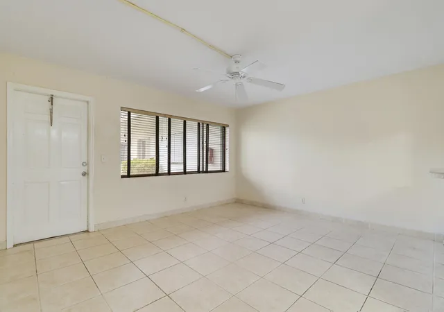 Photo 4 of Condo for sale at 3040 Lake Osborne Dr #109, Lake Worth Beach, FL 33461 | MLS# B26072394 | Listing updated on 2026-09-14