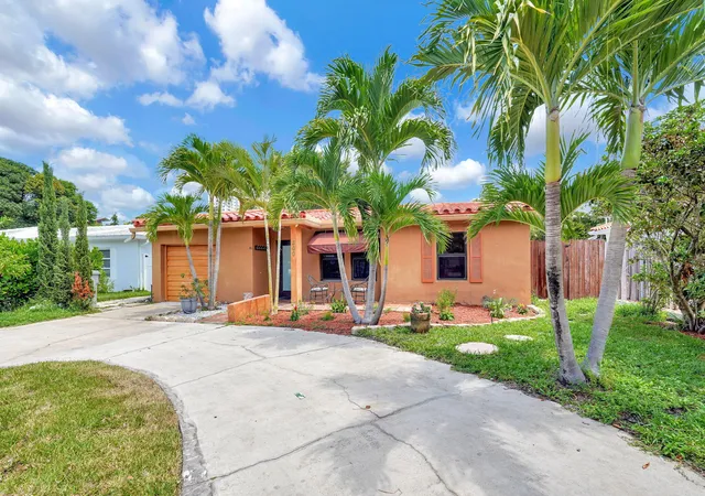 Photo 2 of Single family home for sale at 300 S Riverside Dr, Pompano Beach, FL 33062 | MLS# B26071908 | Listing updated on 2026-09-13