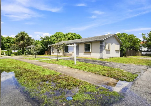 Photo 2 of Single family home for sale at 399 Sw 14th Street, Deerfield Beach, FL 33441 | MLS# B26072508 | Listing updated on 2026-09-14