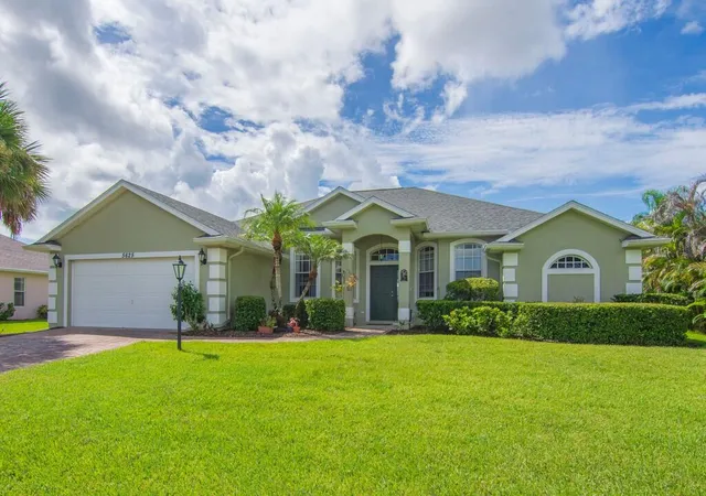 Photo 1 of Single family home for sale at 5625 Riverboat Cir Sw, Vero Beach, FL 32968 | MLS# B26072587 | Listing updated on 2026-09-23