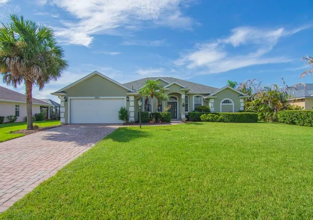 Photo 2 of Single family home for sale at 5625 Riverboat Cir Sw, Vero Beach, FL 32968 | MLS# B26072587 | Listing updated on 2026-09-23